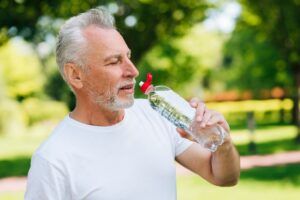 Evitar la deshidratación de personas mayores en verano