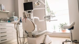 Seguro para clínicas dentales: protege tu negocio, no solo tu acto profesional
