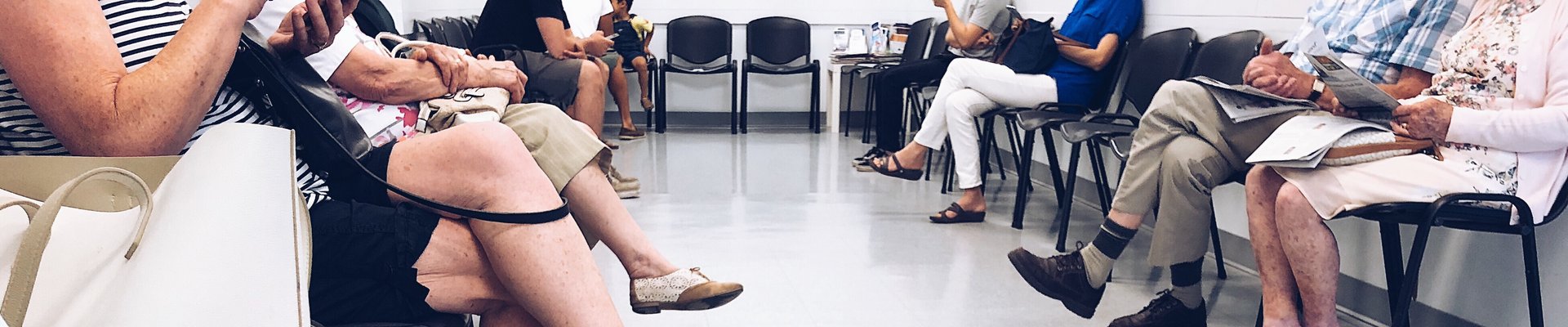Sala de espera saturada en un centro de salud, uno de los factores de las agresiones en atención primaria
