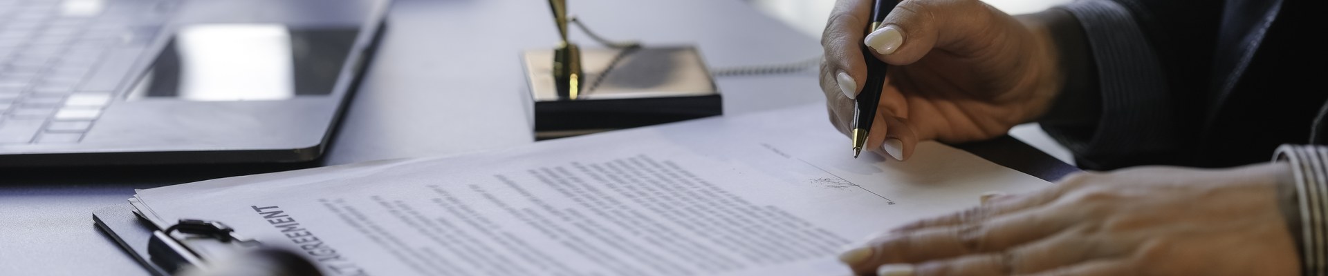 Reclamación por presunta negligencia médica sobre la mesa